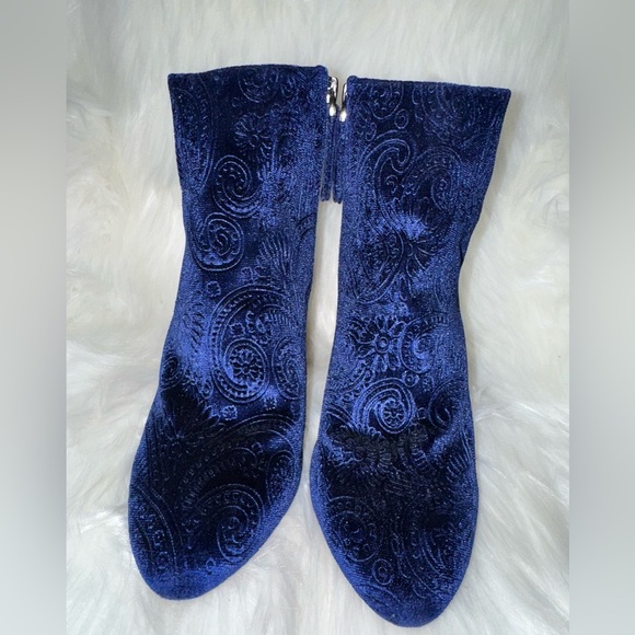 Who What Wear Navy Velvet Boots - Picture 2 of 10